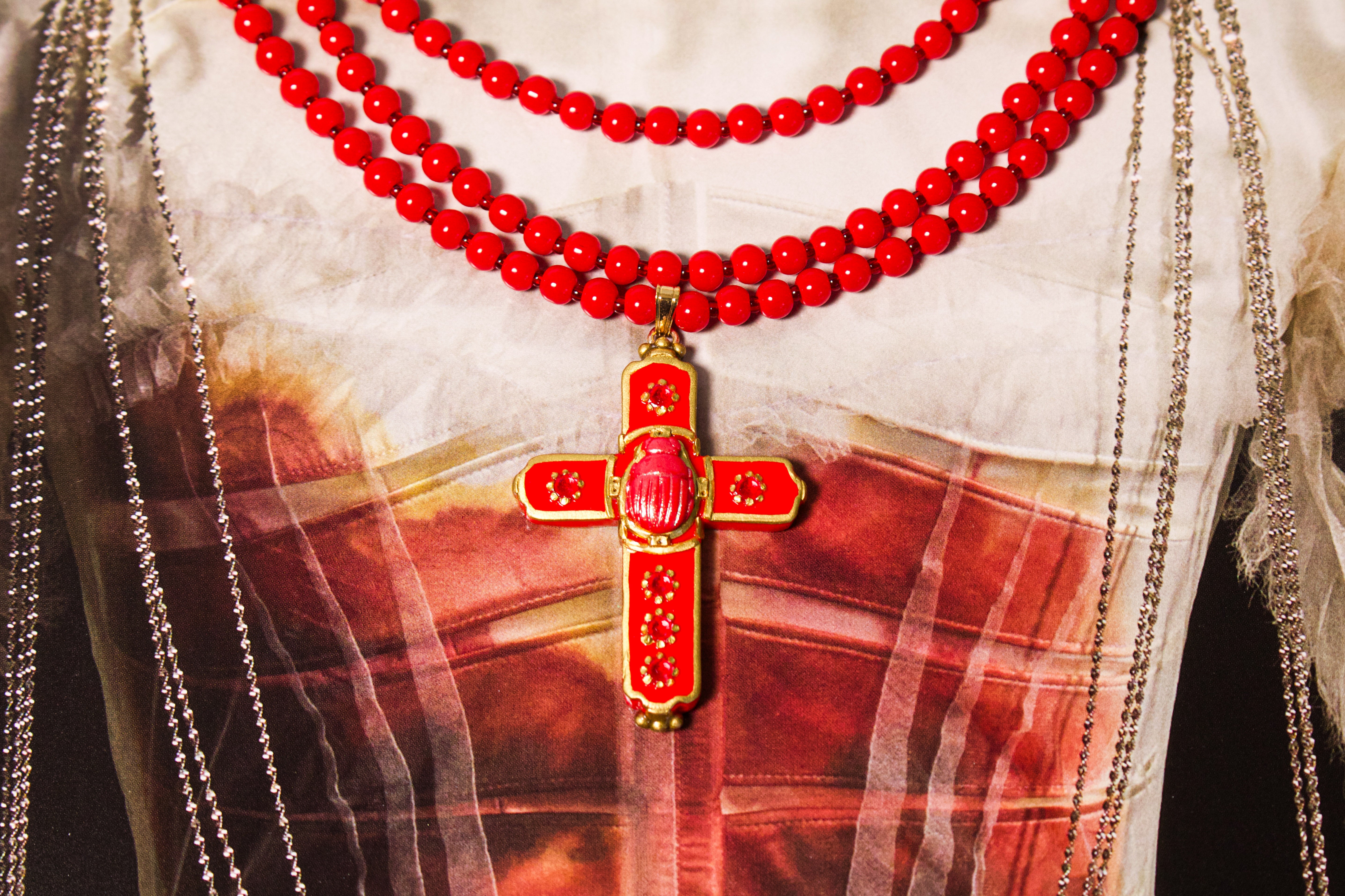 A Red Scarab Necklace | Venus de Chela